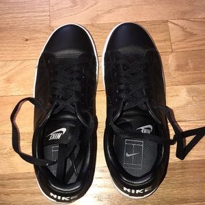 JUST LIKE NEW Black Nike Leather Sneakers